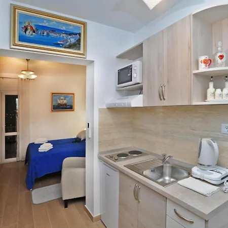 Nika Family - Comfort Studio With Balcony And Sea View Apartment